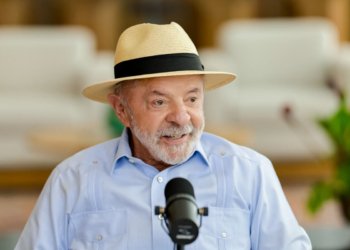 Luiz Inácio Lula da Silva busca novo mandato presidencial consolidando trajetória no PT