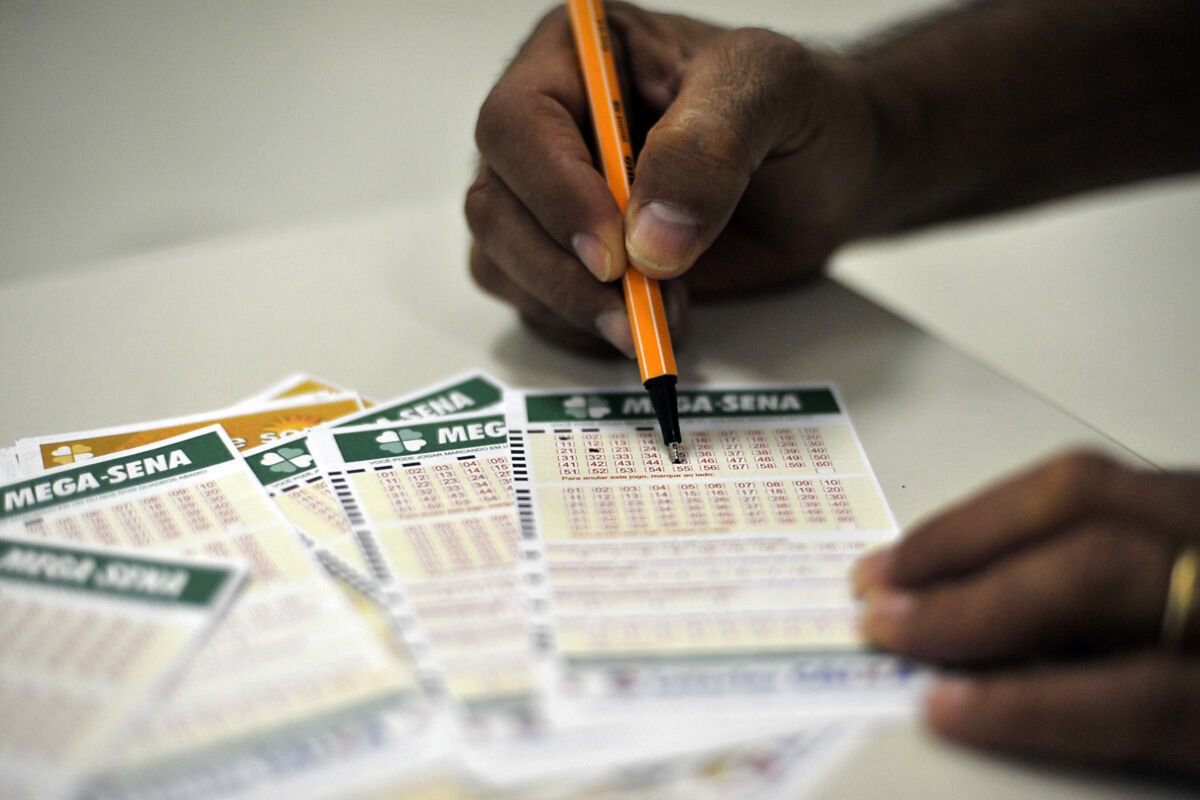 Mega-Sena pode pagar R$ 50 milhões nesta quinta-feira após acumular novamente