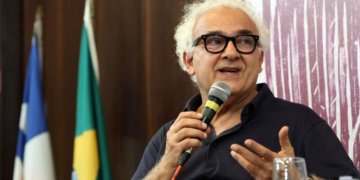 Milton Hatoum encerra trilogia na Flipelô e define escrita como ato de vingança