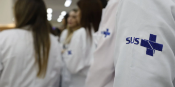 Ministério da Saúde renova contrato de 676 médicos especialistas para manter atendimento no SUS