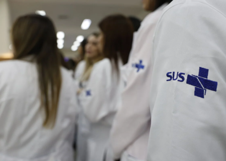 Ministério da Saúde renova contrato de 676 médicos especialistas para manter atendimento no SUS