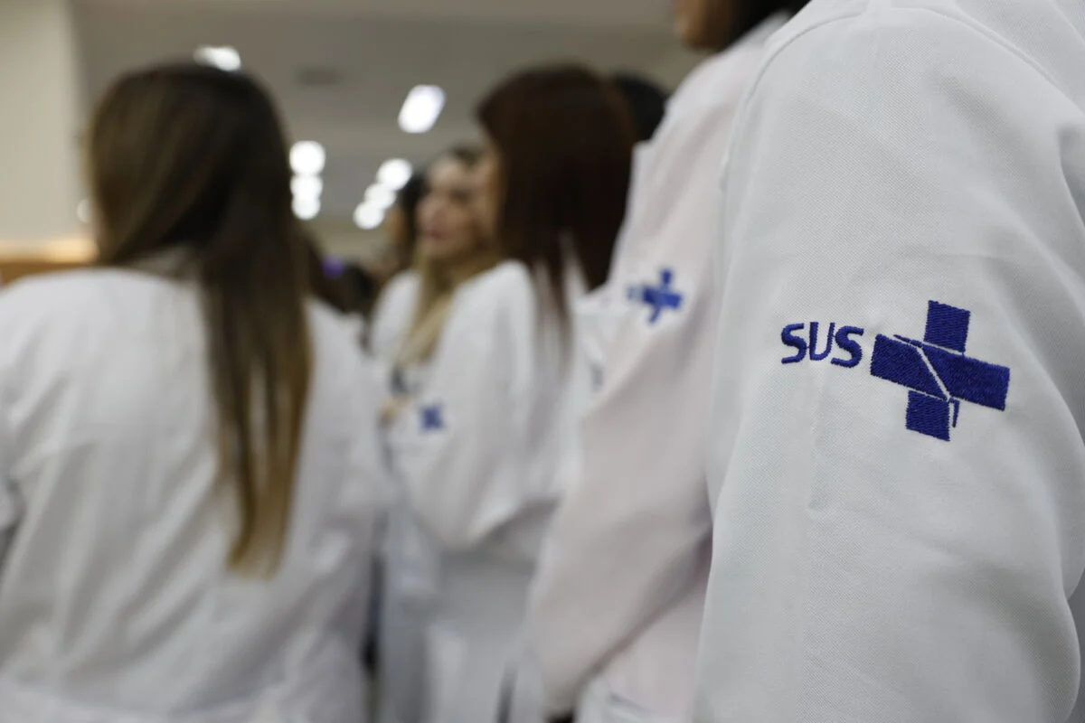 Ministério da Saúde renova contrato de 676 médicos especialistas para manter atendimento no SUS