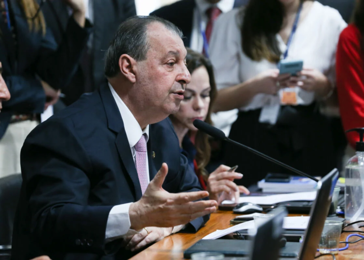 PEC que extingue a escala 6x1 avança no Senado com parecer favorável de Omar Aziz
