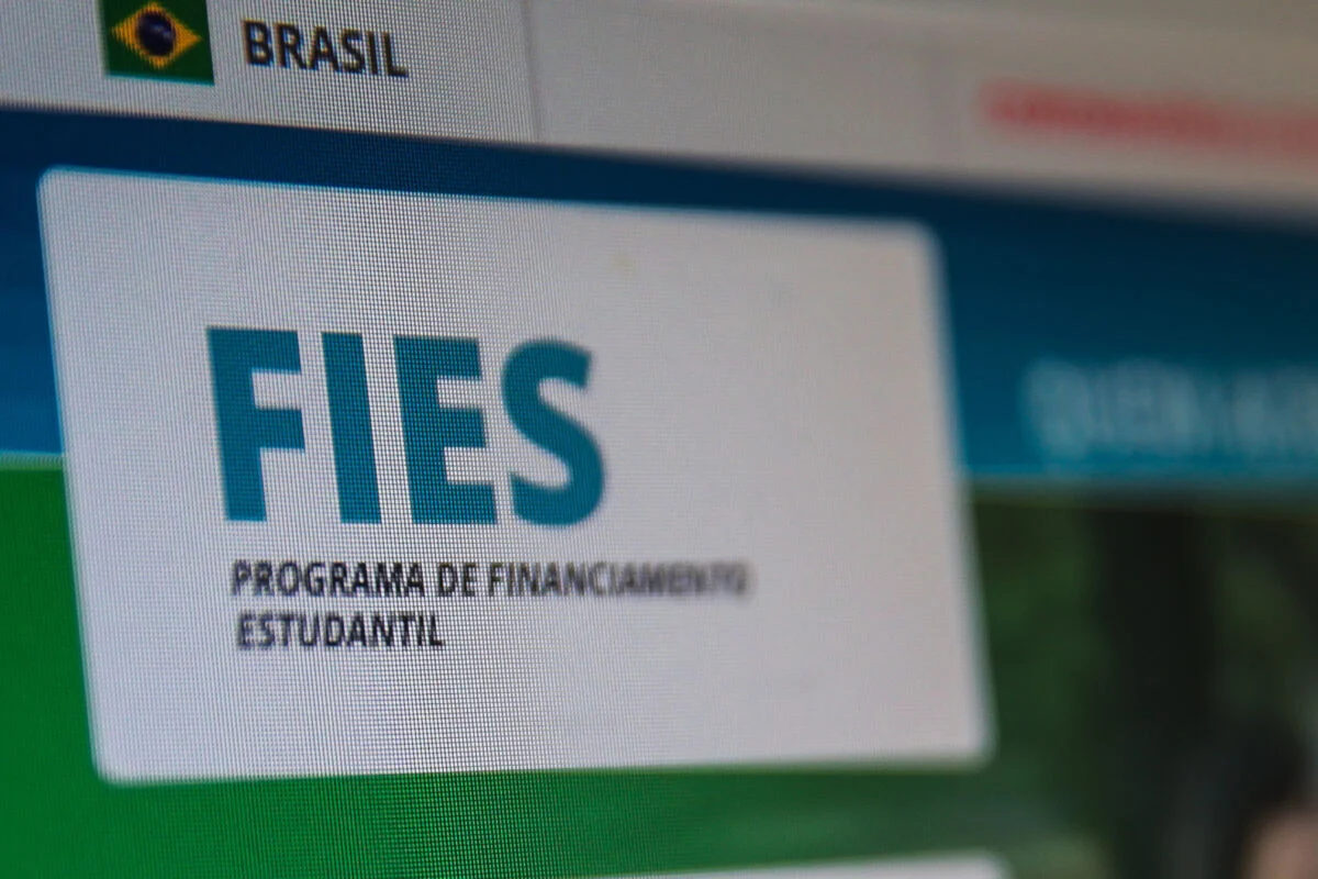Prazo para renegociar dívidas do Fies pelo Desenrola Fies 2026 chega ao fim nesta segunda-feira