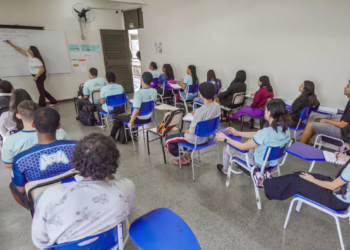 Programa Pé-de-Meia libera a quinta parcela de incentivo à frequência para estudantes