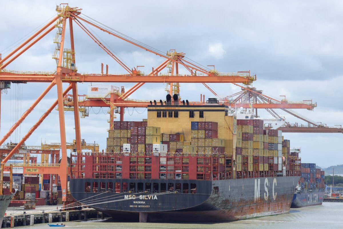 Superávit de US$ 7 bilhões na balança comercial brasileira marca o mês de julho
