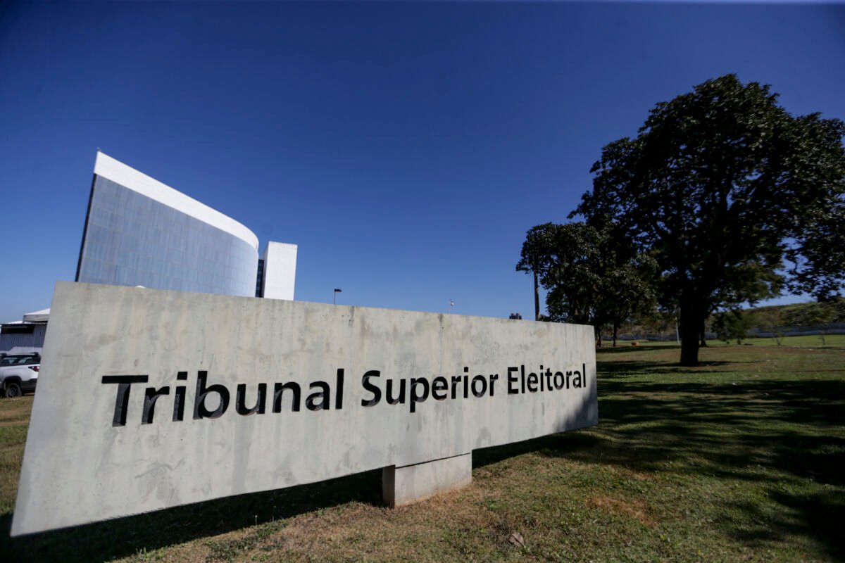 TSE institui conselho estratégico para conter desinformação e usos de IA nas eleições