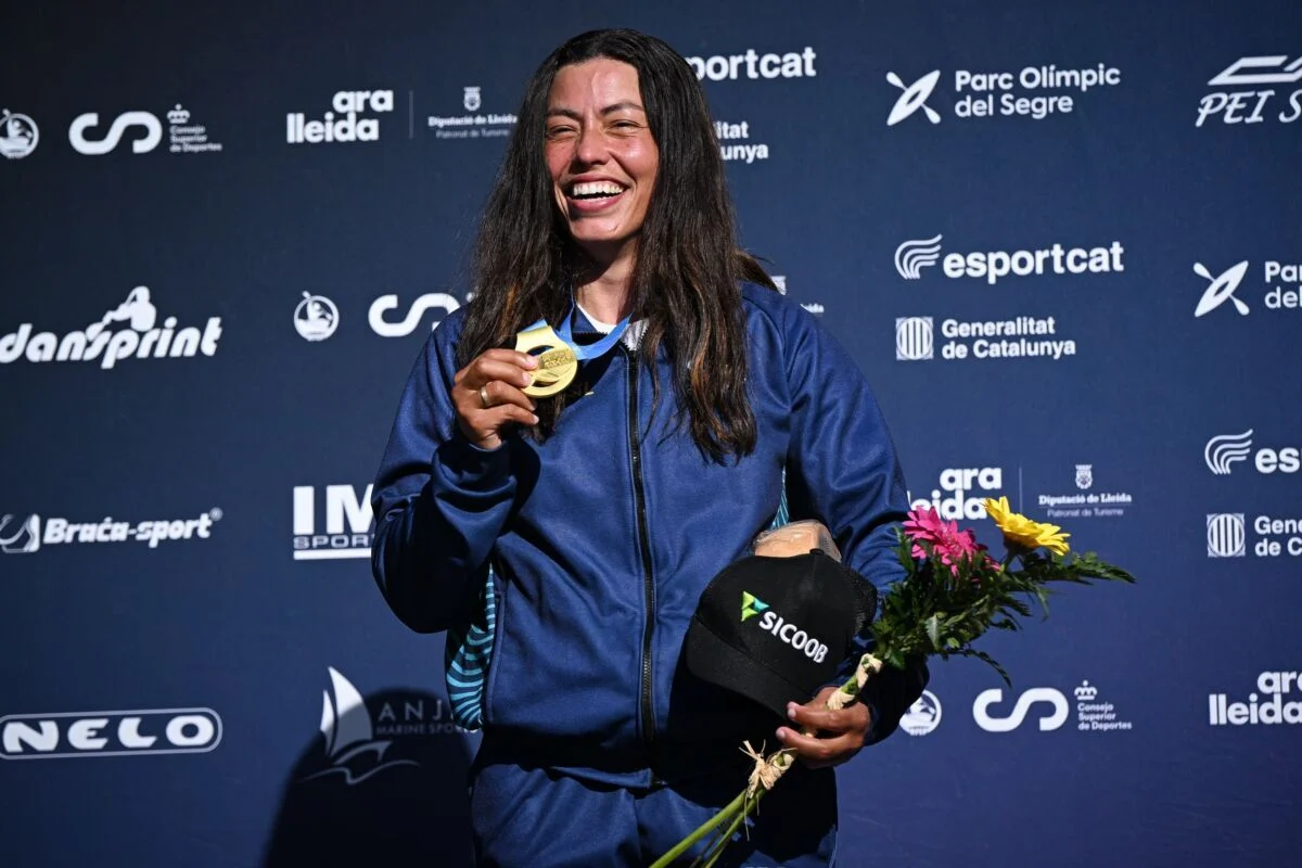 Ana Sátila conquista o ouro na etapa final da Copa do Mundo de canoagem slalom