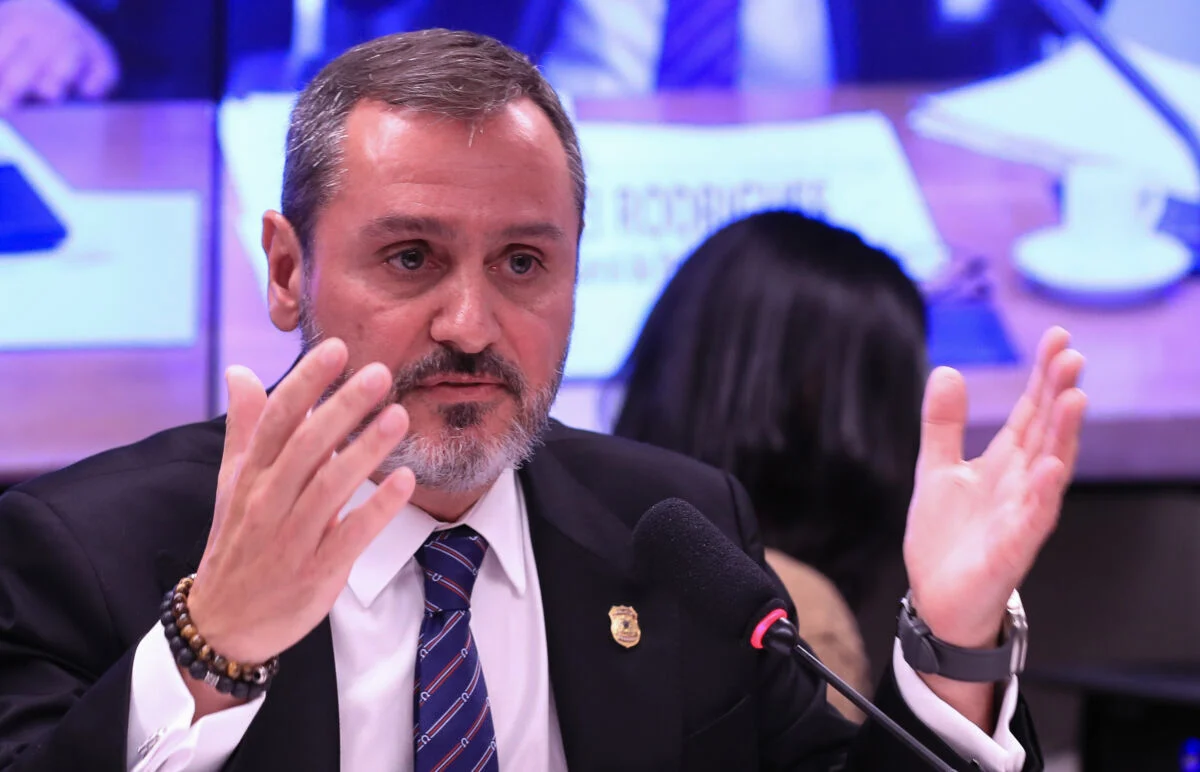 Andrei Rodrigues refuta monitoramento de André Mendonça e pede manutenção no comando da PF