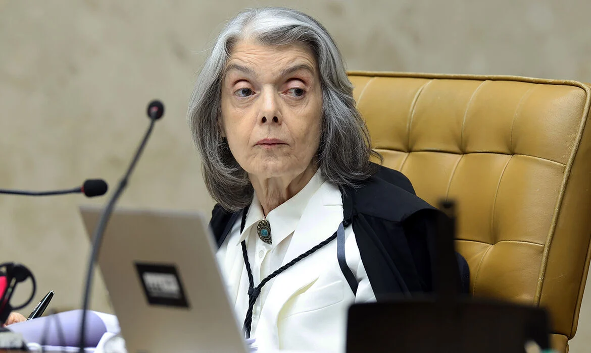 Cármen Lúcia aponta mal-estar cívico gerado por disputas internas no STF