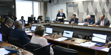 CCJ do Senado aprova PEC que estabelece o fim da jornada de trabalho 6x1 no Brasil
