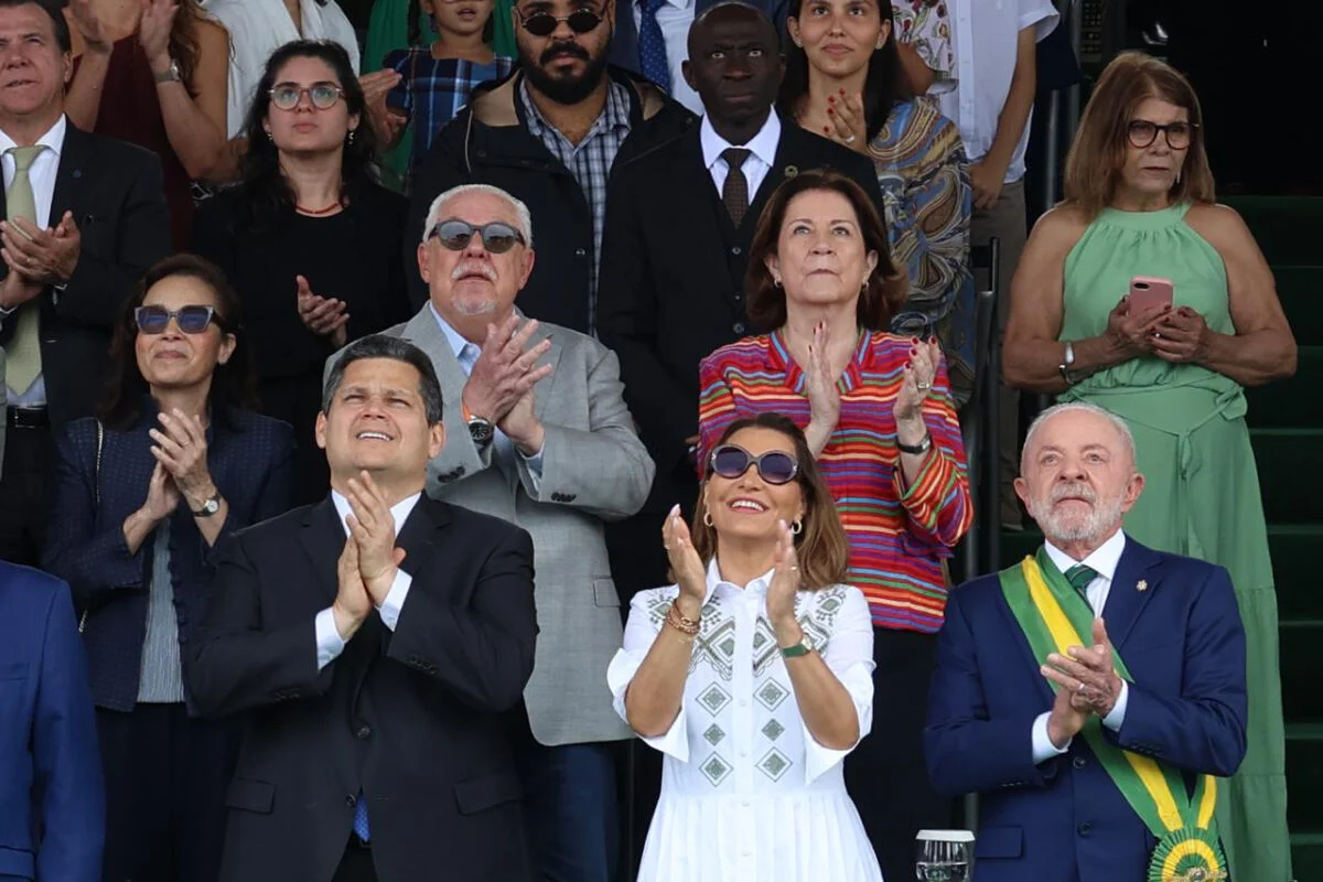 Esplanada dos Ministérios recebe desfile cívico-militar em celebração ao 7 de Setembro