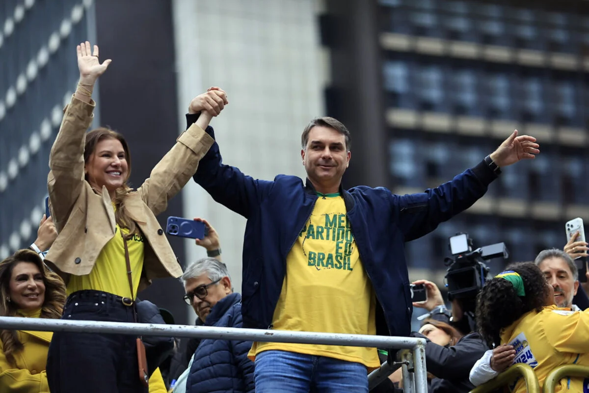 Flávio Bolsonaro aposta em choque liberal e endurecimento penal para o país
