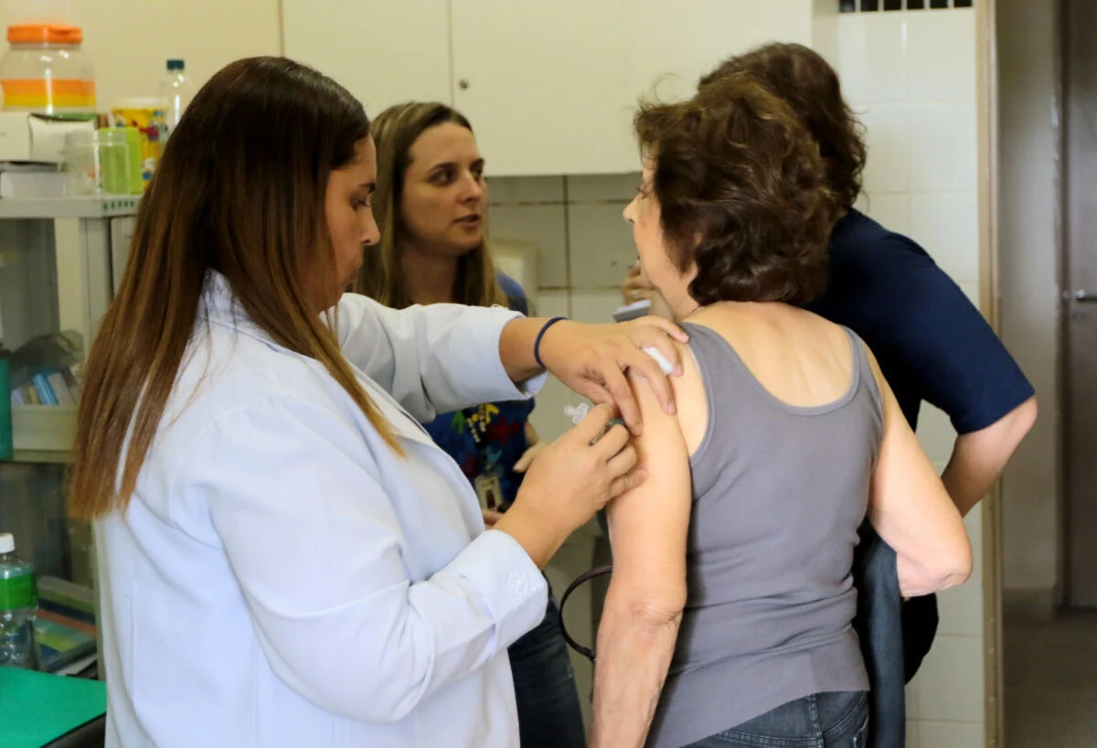Idosos a partir de 85 anos passam a receber a vacina pneumocócica 20 no SUS