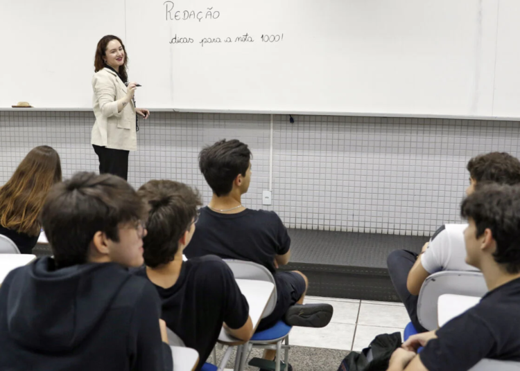 Inep libera orientações oficiais para a redação do Enem 2026 com foco na preparação dos alunos