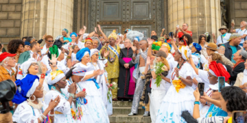 Lavagem de Madeleine celebra 25 anos levando a cultura afro-brasileira às ruas de Paris