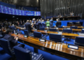 Omar Aziz articula rito acelerado para levar o fim da escala 6x1 ao plenário do Senado