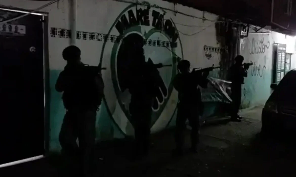 Operação policial no Complexo da Maré resulta em três mortes e apreensão de armamento pesado