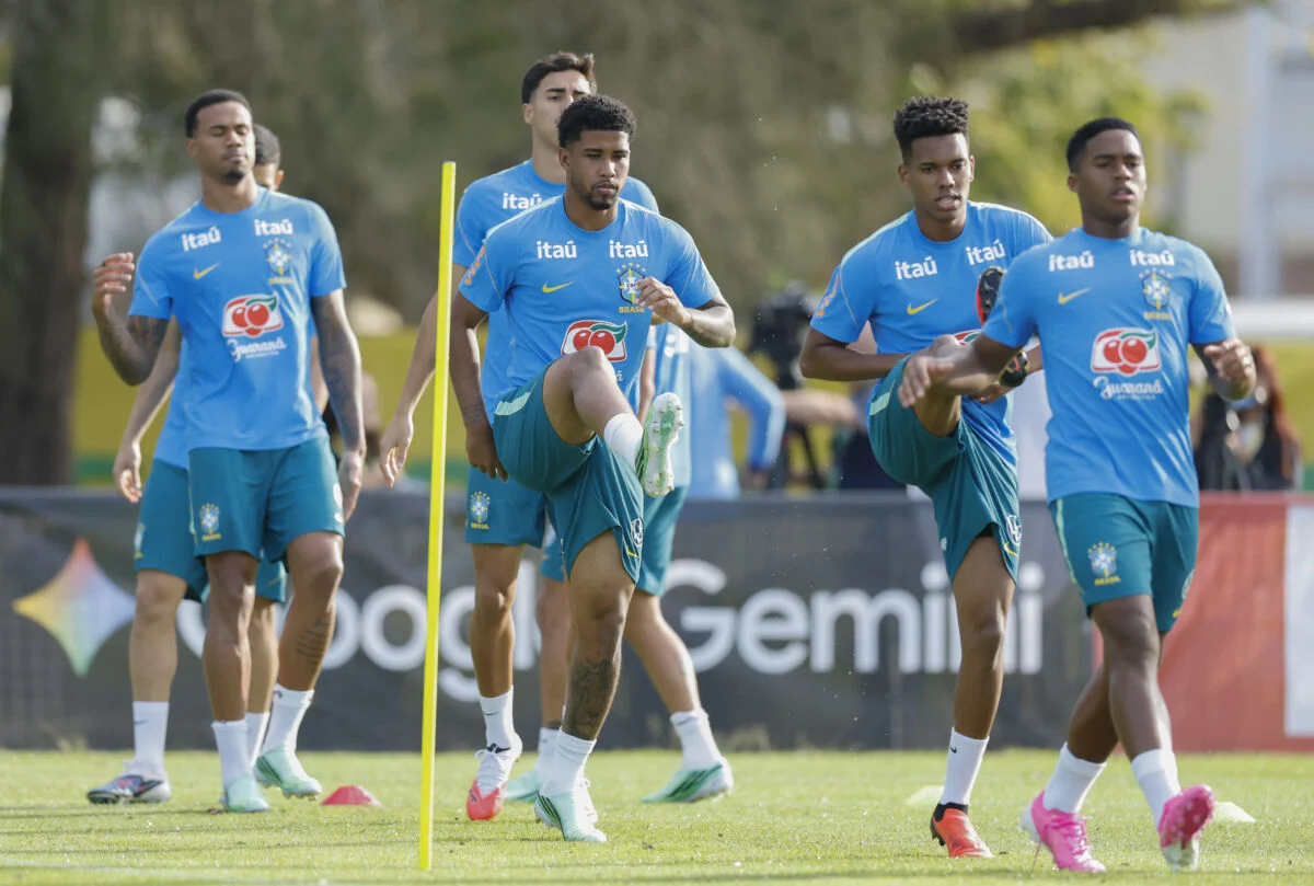 Seleção Brasileira fecha grupo em Brisbane com treino comandado por Carlo Ancelotti