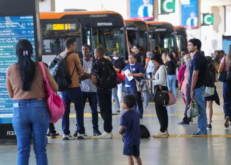 Setor de serviços mantém estabilidade em julho e registra alta de 2,4% no acumulado de um ano