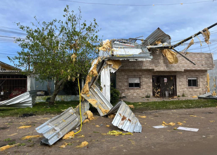Temporais em Santa Catarina e Rio Grande do Sul afetam 4,8 mil casas e deixam feridos