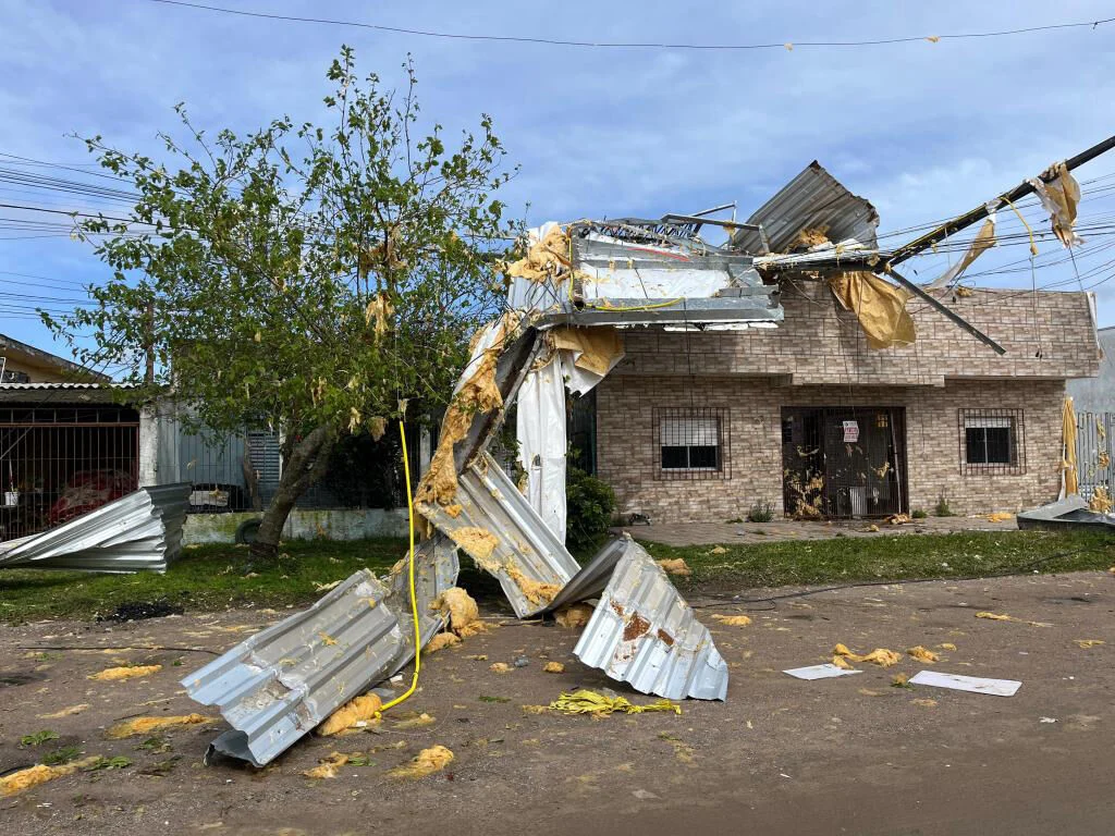 Temporais em Santa Catarina e Rio Grande do Sul afetam 4,8 mil casas e deixam feridos