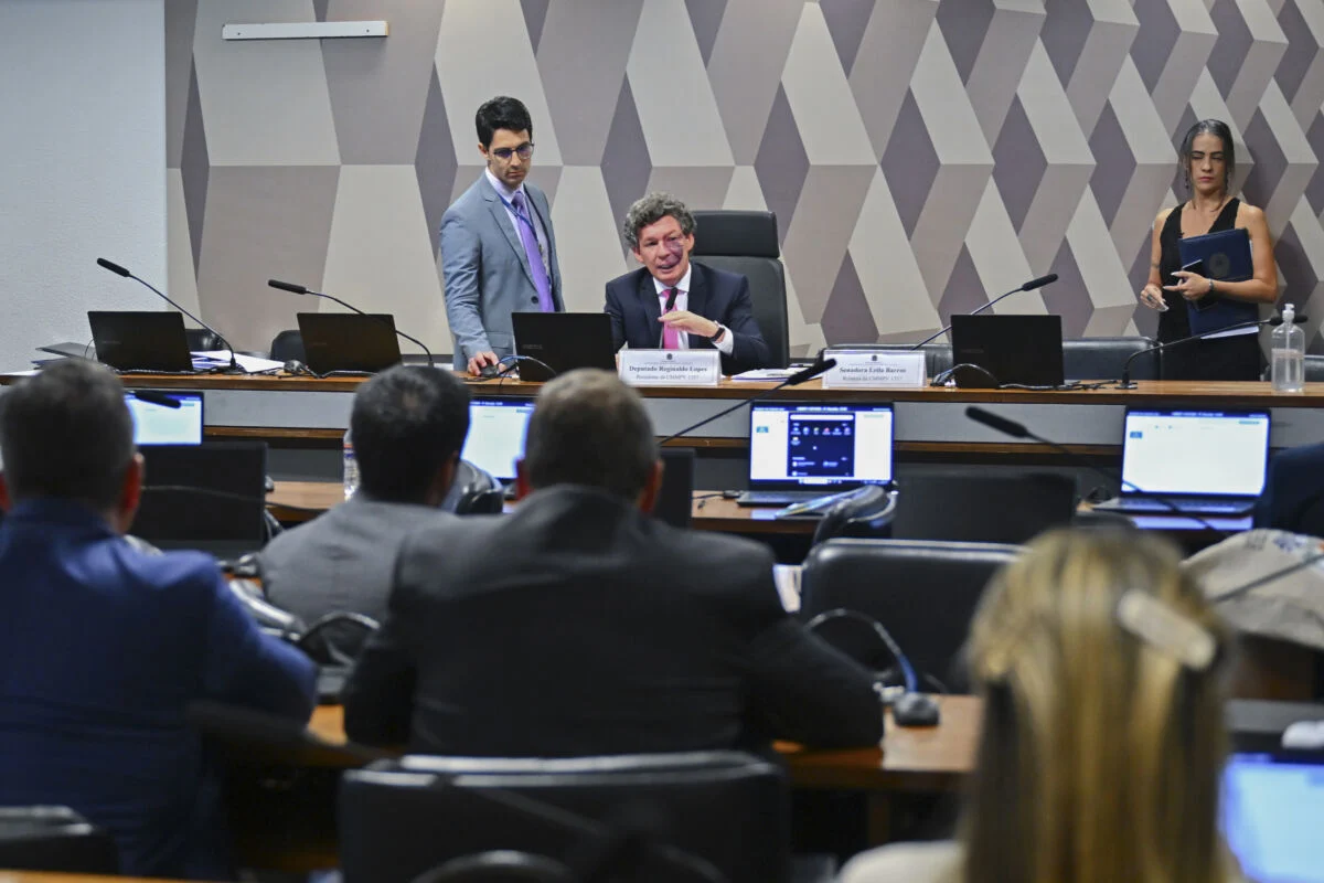 Votação da MP que zera imposto de importação sobre compras internacionais é adiada
