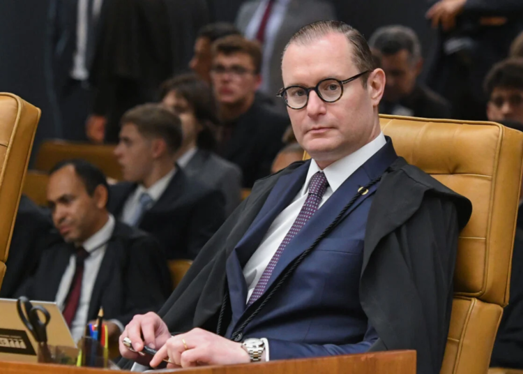 Zanin insiste no acesso aos dados do celular de Daniel Vorcaro antes de julgamento no STF