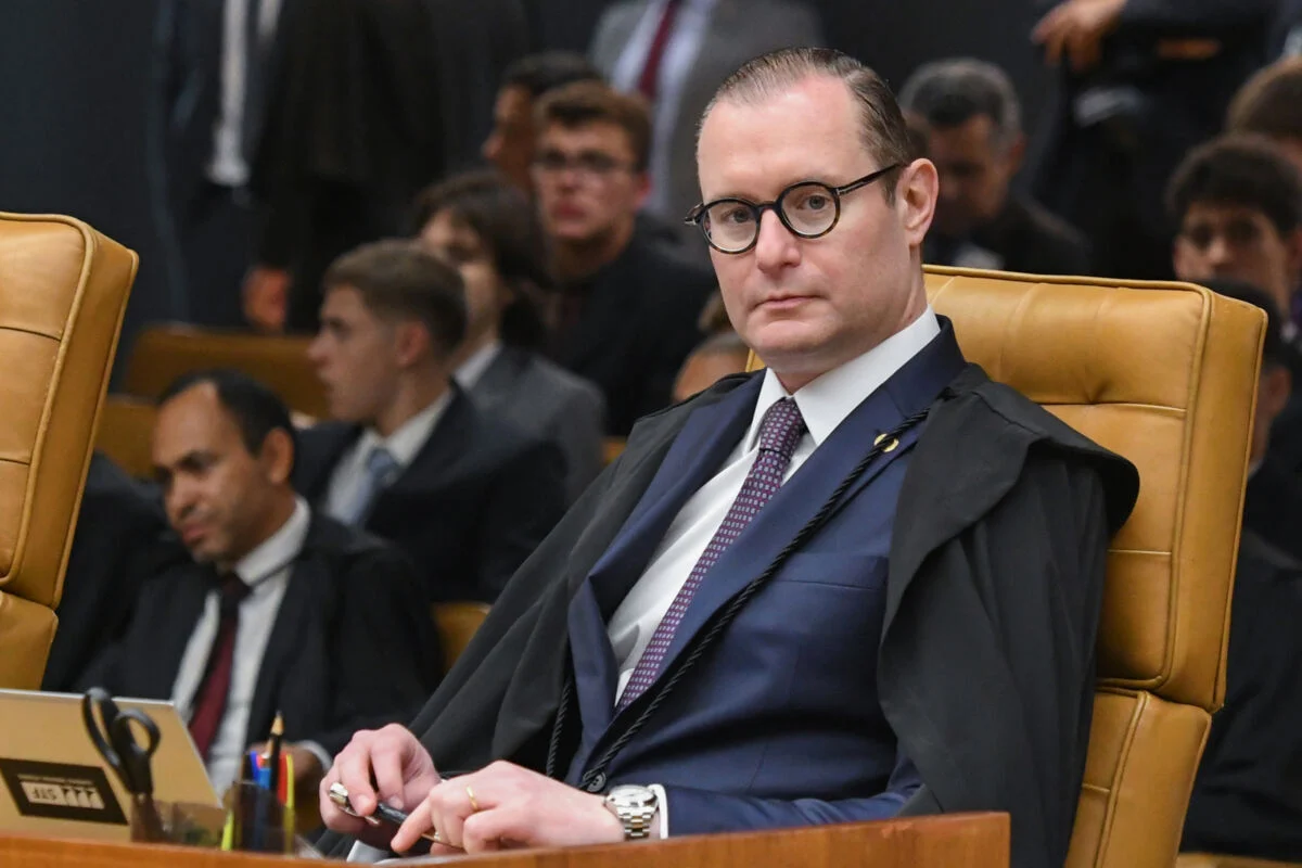 Zanin insiste no acesso aos dados do celular de Daniel Vorcaro antes de julgamento no STF