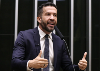 André Janones é internado em UTI de São Paulo após apresentar quadro de arritmia cardíaca