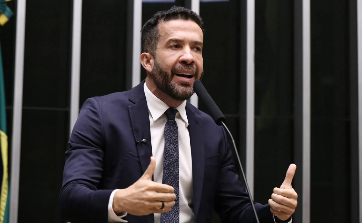 André Janones é internado em UTI de São Paulo após apresentar quadro de arritmia cardíaca
