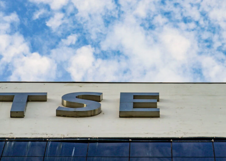 Campanha de Flávio Bolsonaro recorre ao TSE para derrubar 221 publicações de aliados de Lula
