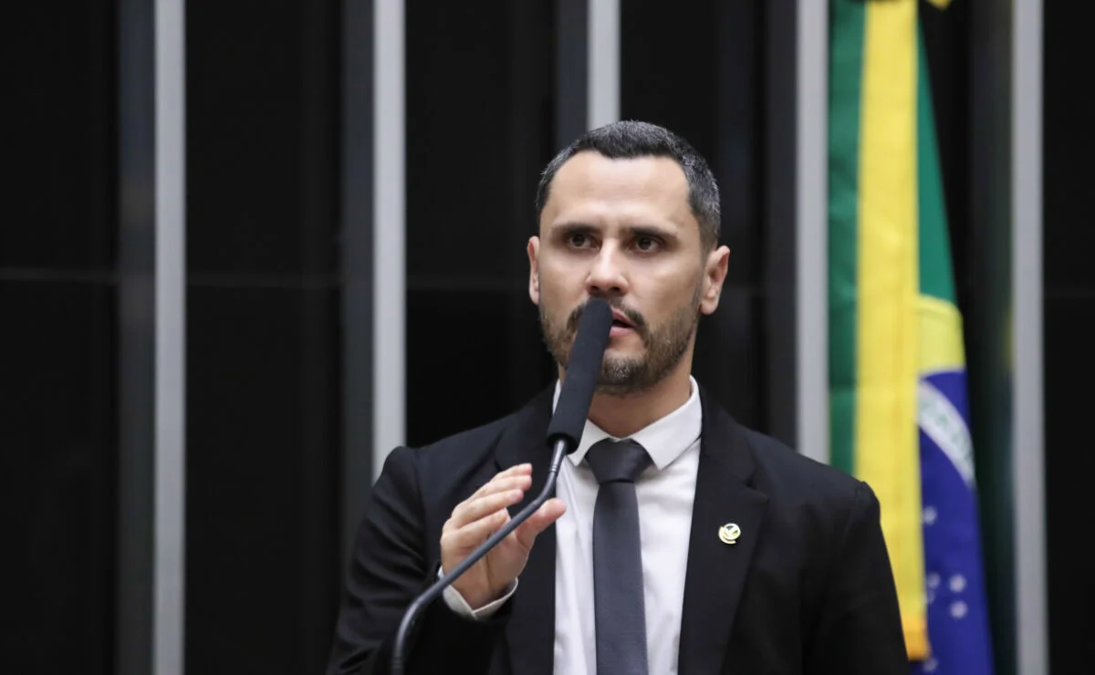 Cleitinho Azevedo conquista governo de Minas Gerais com vitória expressiva em turno único