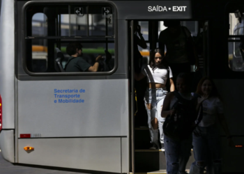Congresso recebe PEC do governo que reserva R$ 12 bilhões para tarifa zero nos fins de semana