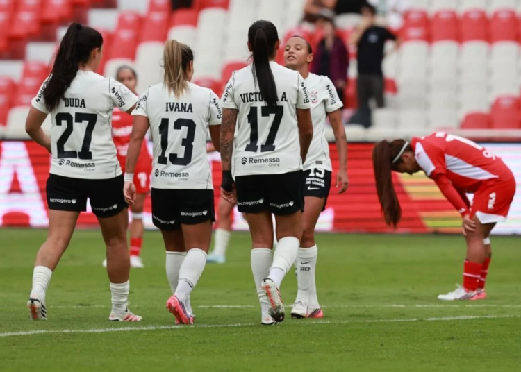 Corinthians supera o Santa Fe de virada e garante vaga na final da Libertadores