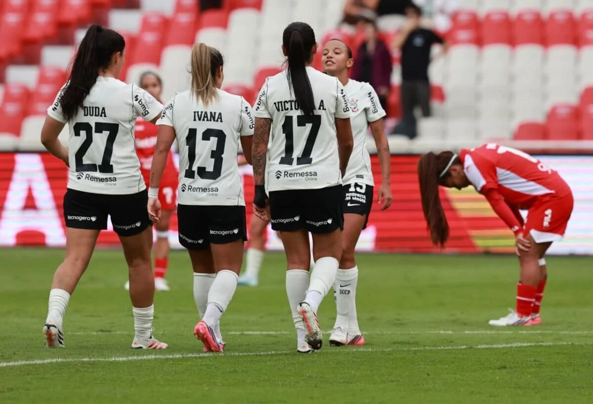 Corinthians supera o Santa Fe de virada e garante vaga na final da Libertadores