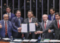 Davi Alcolumbre altera rito do Congresso e acelera aprovação da jornada 5x2 de Paulo Paim