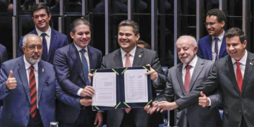 Davi Alcolumbre altera rito do Congresso e acelera aprovação da jornada 5x2 de Paulo Paim