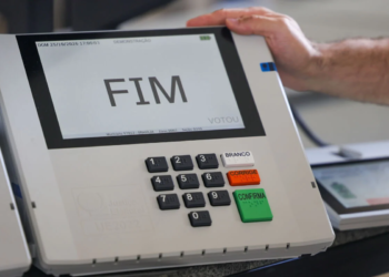 Eleitores voltam às urnas e marcam a menor taxa de abstenção em duas décadas no Brasil