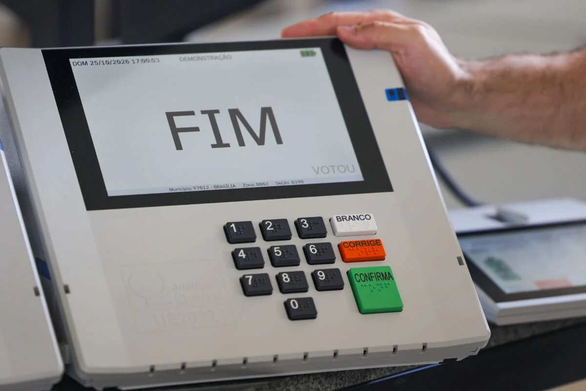 Eleitores voltam às urnas e marcam a menor taxa de abstenção em duas décadas no Brasil