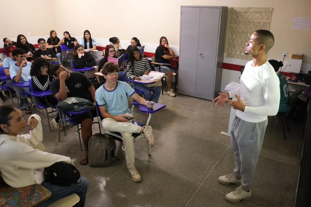 Enem 2026 exige escolha de idioma e formulário social para garantir isenção a alunos da rede