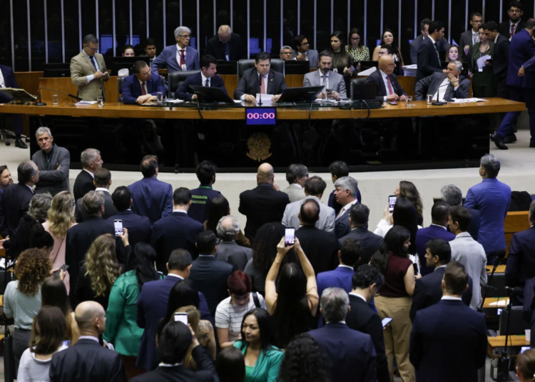 Fim da escala 6x1 tem votação em primeiro turno marcada no Senado por Alcolumbre