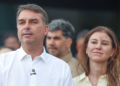 Flávio Bolsonaro frequenta Catedral de Brasília sob convite do arcebispo Dom Paulo Cezar Costa