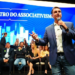 Flávio Bolsonaro visita pai em prisão domiciliar antes de agenda de apoios em São Paulo