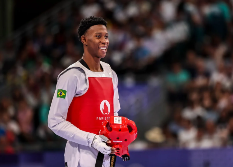 Henrique Marques conquista o ouro em Paris e retoma o topo do ranking mundial de taekwondo