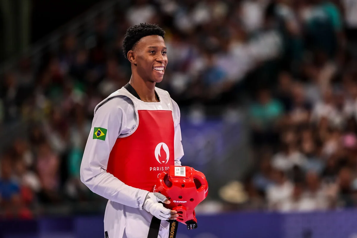 Henrique Marques conquista o ouro em Paris e retoma o topo do ranking mundial de taekwondo