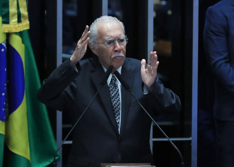 José Sarney segue sob cuidados intensivos após intervenção cirúrgica no abdômen em São Luís