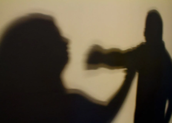 Justiça do Rio condena grupo a 15 anos de prisão por estupro coletivo de adolescente em Copacabana