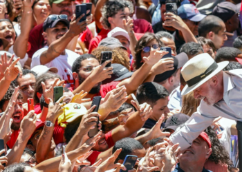 Kassio Nunes Marques telefona a Lula após confirmação da reeleição no segundo turno