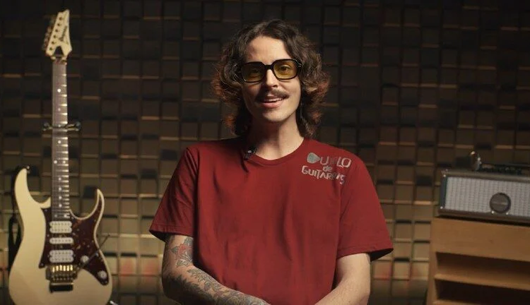 Lucas Moscardini enfrenta desafio final no Duelo de Guitarras da TV Brasil
